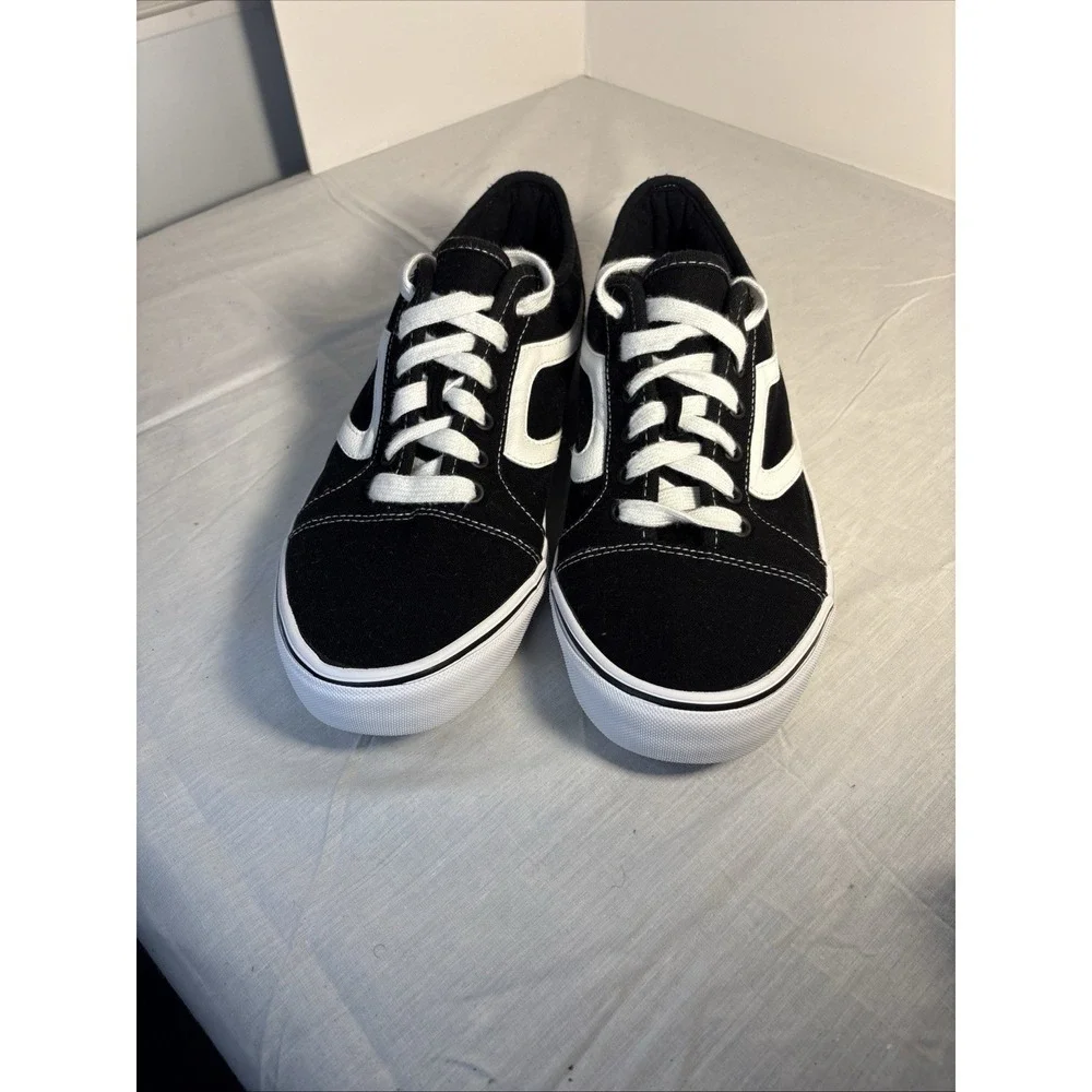 No Boundaries Black And White Skater Shoes Men's Size 11